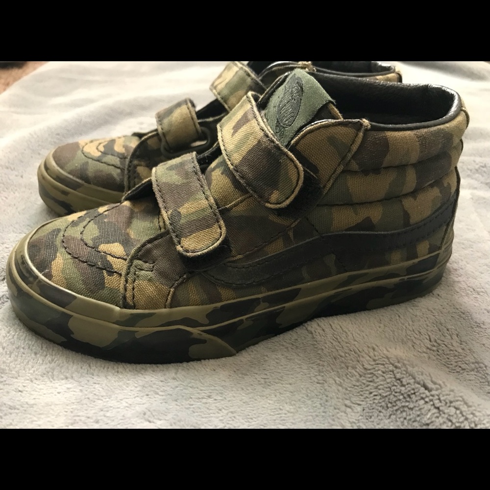 Boys camo Vans size 13